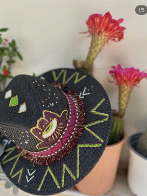 Hand-painted hat new, black and multicolor, adjustable size