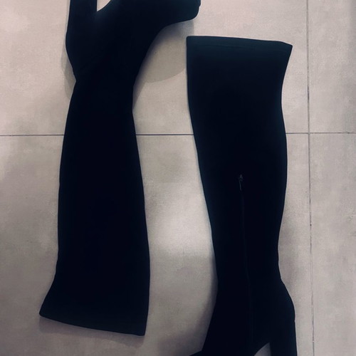 Suede black boots used, over-the-knee with lug sole