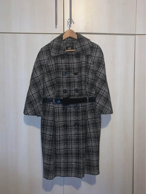 Coat XL with shorter 3/4 sleeves like new