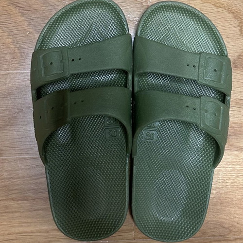 Freedom Moses casual shoes like new, size 28-29, khaki