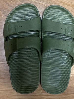 Freedom Moses casual shoes like new, size 28-29, khaki