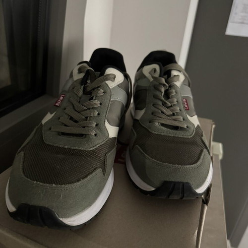 Levi's men's casual shoes like new, size 43