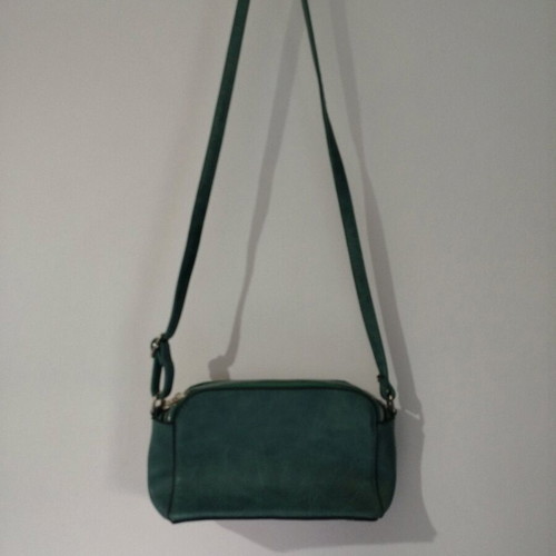Turquoise shoulder bag with three compartments used