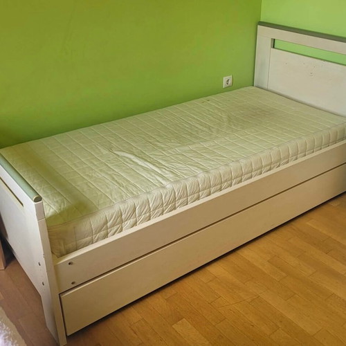 Laro single bed with cocomat mattress and additional pull-out bed like new