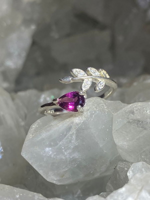 Silver ring with natural rhodolite garnet and moissanite, new