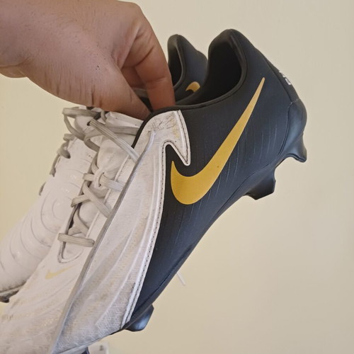Nike Phantom football boots like new, size 42.5, black and white