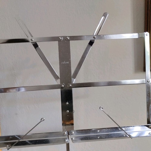 Folding music stand used in excellent condition