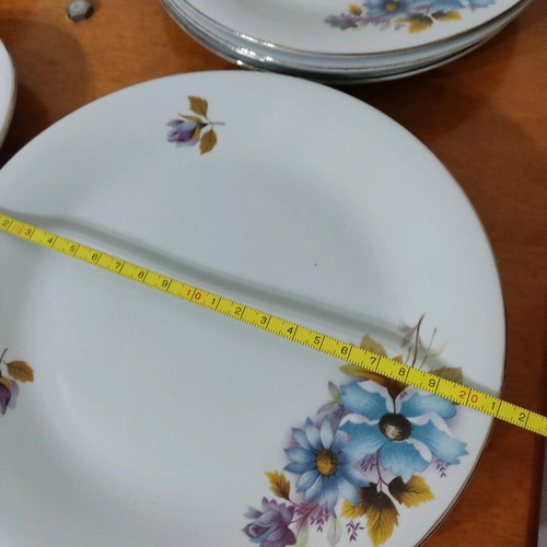 Elke Chalkis collectible plate set 16 pieces like new