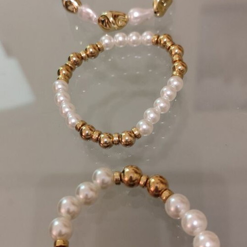 Pearl bracelets new, pack of 3 gold and white elastic
