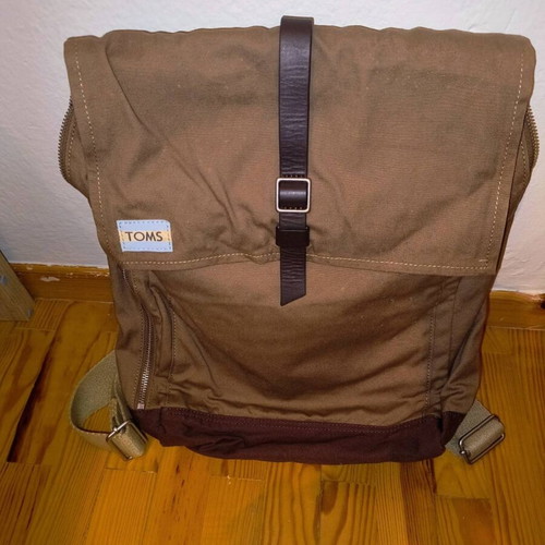 Toms backpack like new, khaki brown