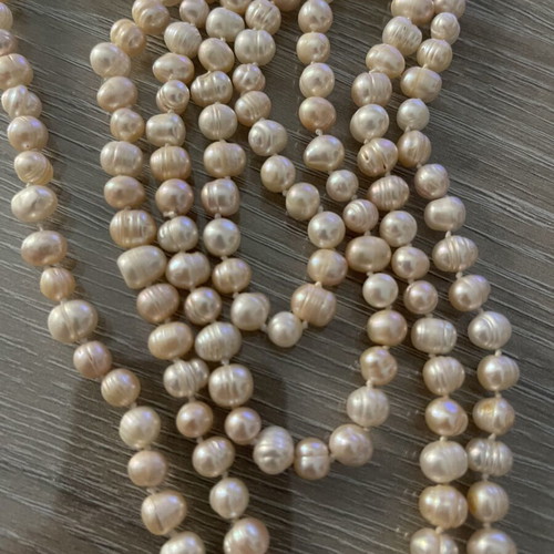 Long pearl necklace, 1.4 meters