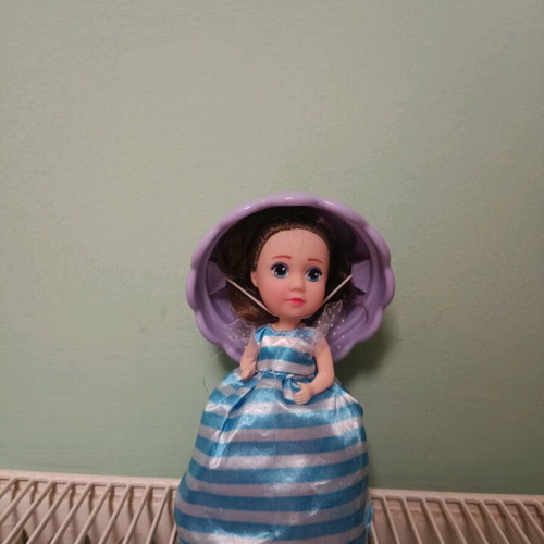 Cupcake doll like new
