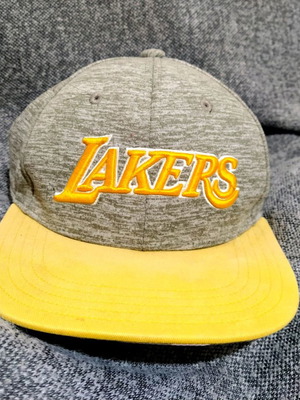 Καπέλο Adidas Los Angeles Lakers nba σαν καινούργιο, γνήσιο