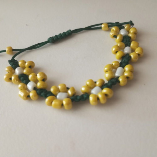 Handmade beaded bracelet with flower design, new, green and yellow