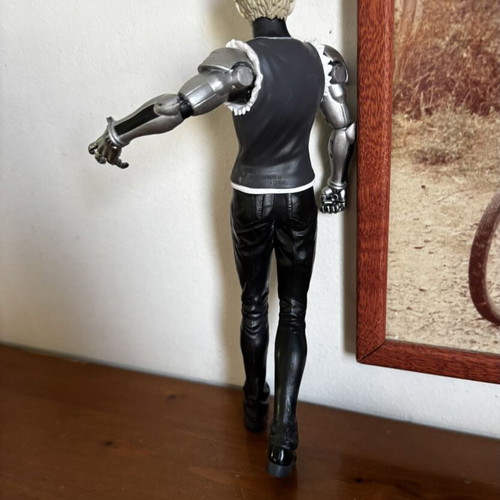 One-punch Man Genos figure like new without base and box
