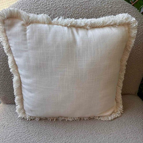 Decorative pillows used, white color, set of 3 pieces