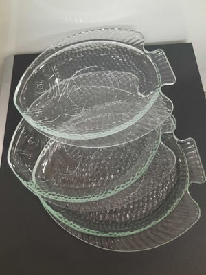 Vintage glass fish-shaped plates Arcoroc France, set of 3, like new