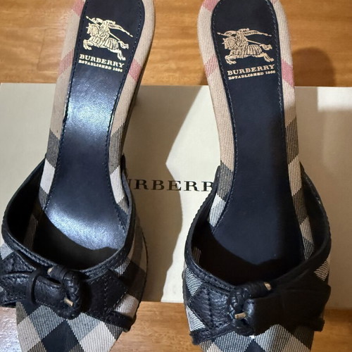 Burberry vintage women's mules like new, Nova Check pattern