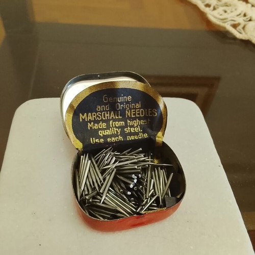 Vintage German Marschall Phonograph Needle Metal Box like new with lithograph