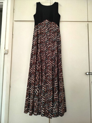 Zoya Apparel maxi dress like new, black and multicolor chevron print