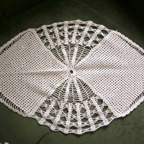 Set of 36 handmade white vintage doilies like new