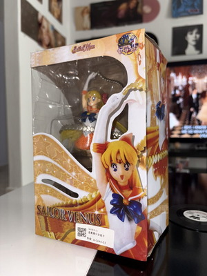 Sailor Venus Figure like new, box with some dents