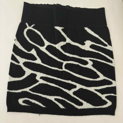 Bazaar skirt Small black-white like new