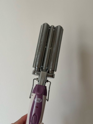 Triple hair curler used for wavy hair