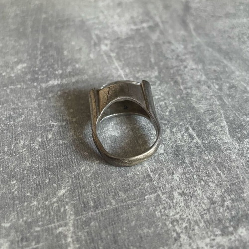 Iron ring used with white stone silver color