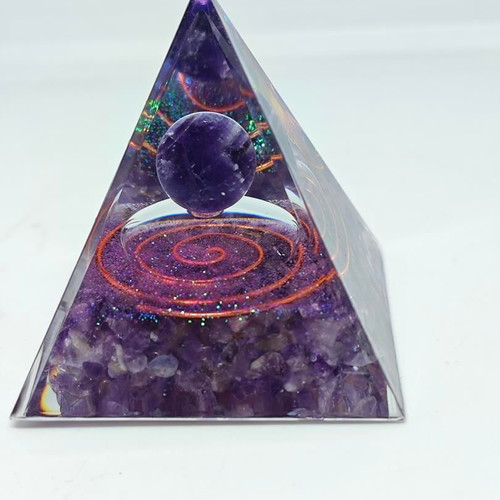 Orgonite Energy Pyramid with Natural Amethyst like new