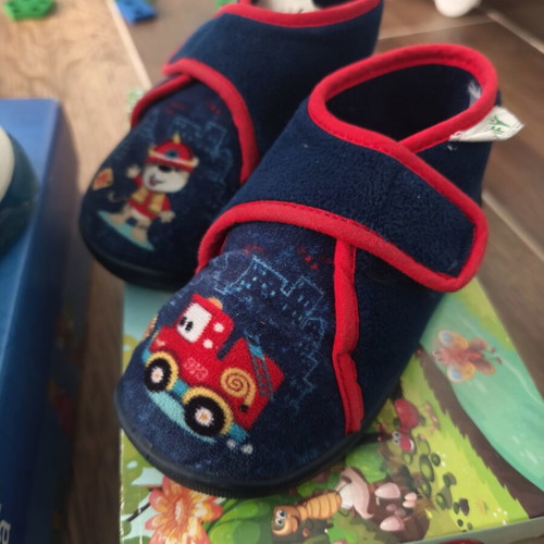 Αθλητικά μποτάκια Geox Super Mario μέγεθος 24 με δώρο χειμωνιάτικα παντοφλάκια Comfy