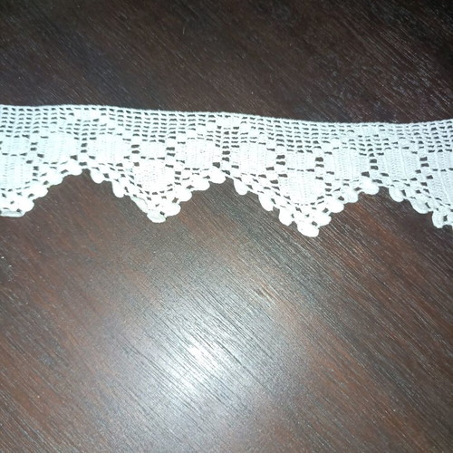 Handmade lace 2.90 m like new