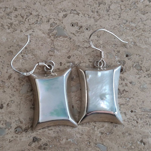 Silver 925 handmade Gianniotika dangling earrings with mother of pearl new