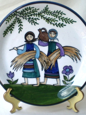 Керамична чиния Еленица Дросаки като нова, картина жътва