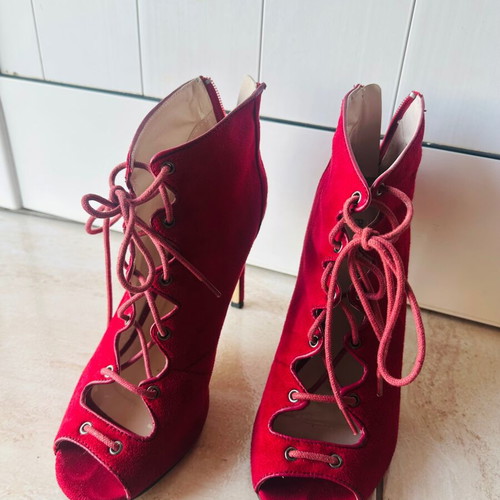 Pink Woman burgundy peep-toe suede ankle boots with laces