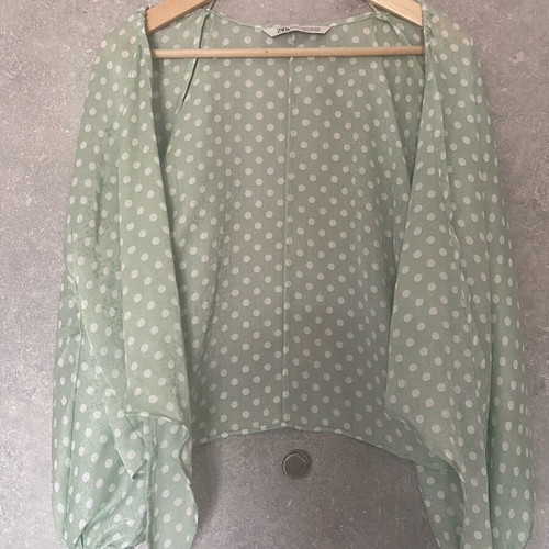 Zara women's pistachio shirt without buttons like new