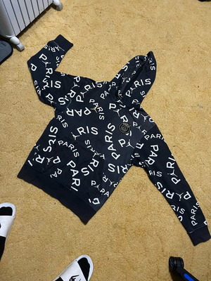 Jordan Nike Paris hoodie like new, black