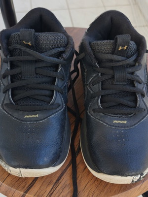 Under Armour Gs Lockdown 7 sneakers used, black, size 34