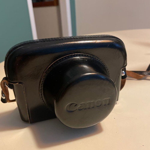 Canon Canonet vintage camera with 45mm f/1.9 lens and leather case like new