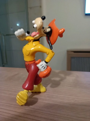 Disney Goofy collectible figures like new