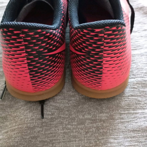 Nike Jr. Bravata II IC futsal shoes, size 42, red