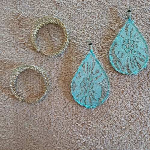 Set of 2 faux bijoux earrings like new, turquoise