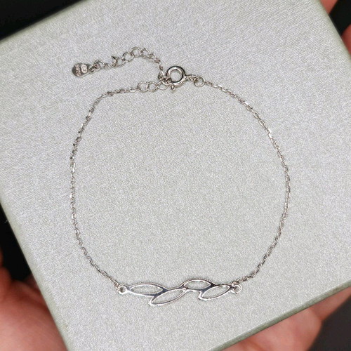 Silver bracelet new with rhodium plating and adjustable length