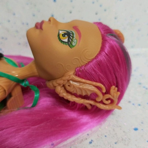 Monster High Teresa Thornwillow doll used, incomplete