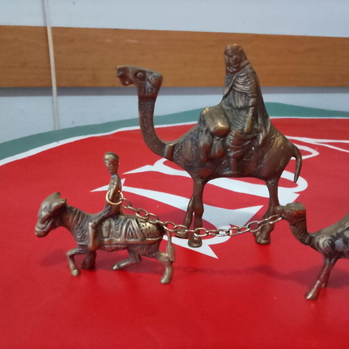 Antique brass paperweight caravan with camels and Bedouins like new