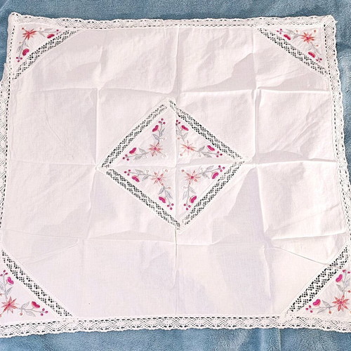 Embroidered table decoration with lace like new