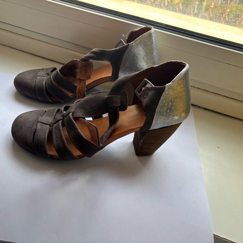 Fly London Antilop violet dark sandals like new, size 39