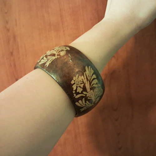 Wooden bracelet with designs like new, beige and brown