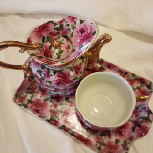 Vintage individual tea set porcelain with gold trim and roses like new