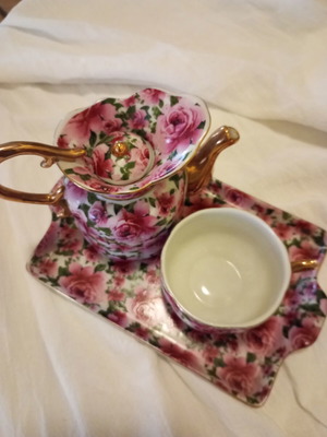 Vintage individual tea set porcelain with gold trim and roses like new